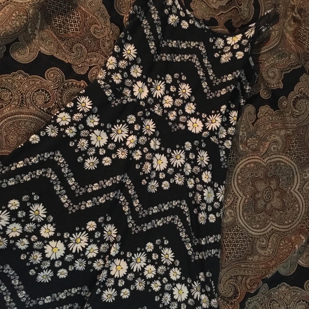 Sunflower dress size medium.